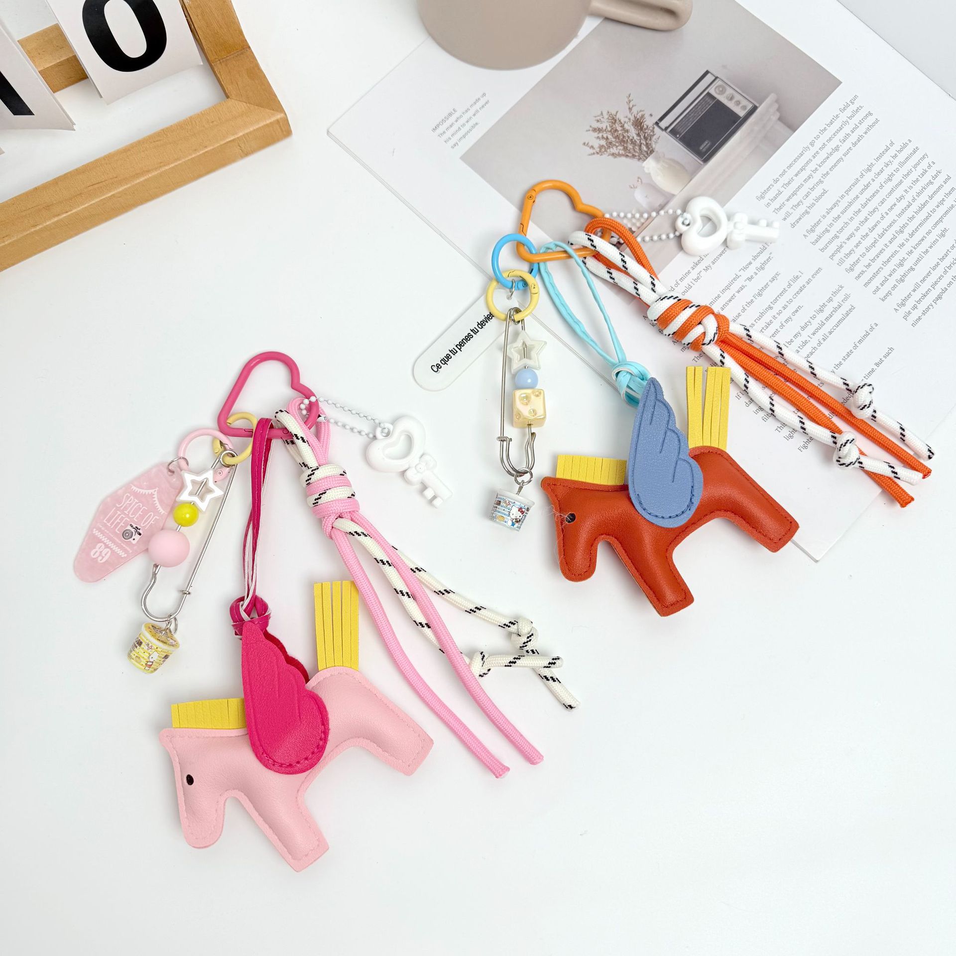 新款皮质马包包挂件小众设计高级感挂饰miu系现货