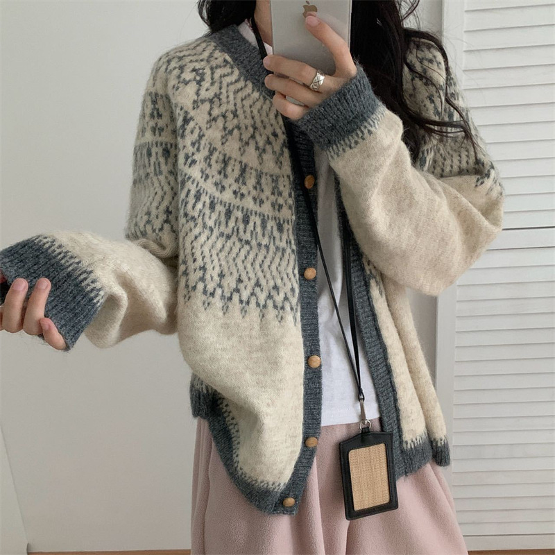 软糯圆领排扣长袖毛衣女2025秋冬费尔岛提花花纹上衣针织衫开衫女|undefined