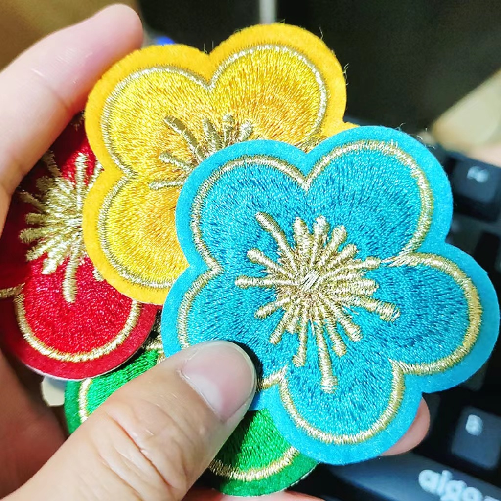Bordado de la computadora bordado de flores pegatinas de tela ropa pantalones suéter decoración reparación subsidio flor planchado decoración parche pegatinas