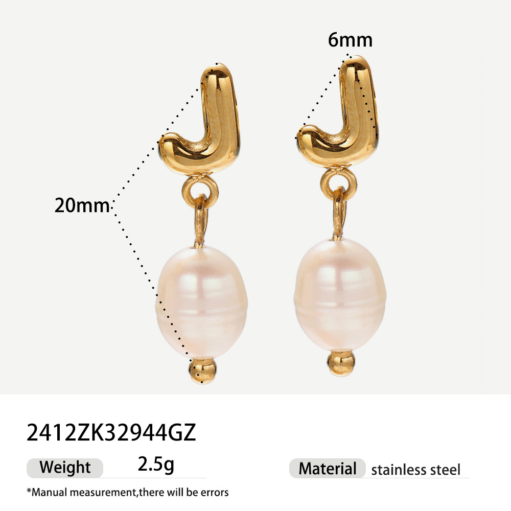 Alta europa y americana de acero inoxidable pendientes de perlas de alta calidad nicho simple joyería de acero de titanio letras pendientes de oro y plata mujeres