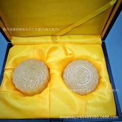 厂家批发米黄玉月饼多种款式多种材质玉石月饼中秋佳节礼品盘玩摆