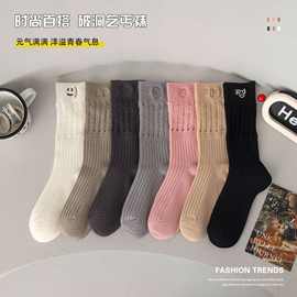 字母刺绣破洞袜子女韩版ins潮JK少女日系可爱图案卡通情侣中筒袜