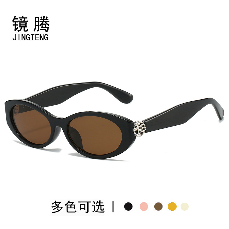 블랙 프레임 브라운 필름