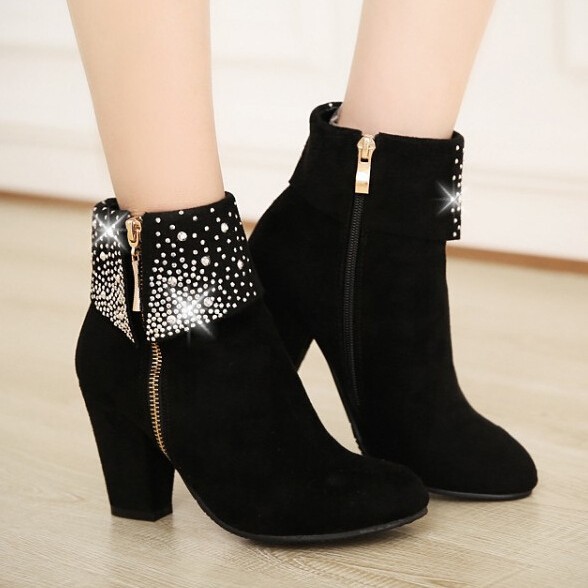 2020秋冬新时尚水钻粗跟短靴圆头侧拉链高跟女靴黑色马丁靴大码