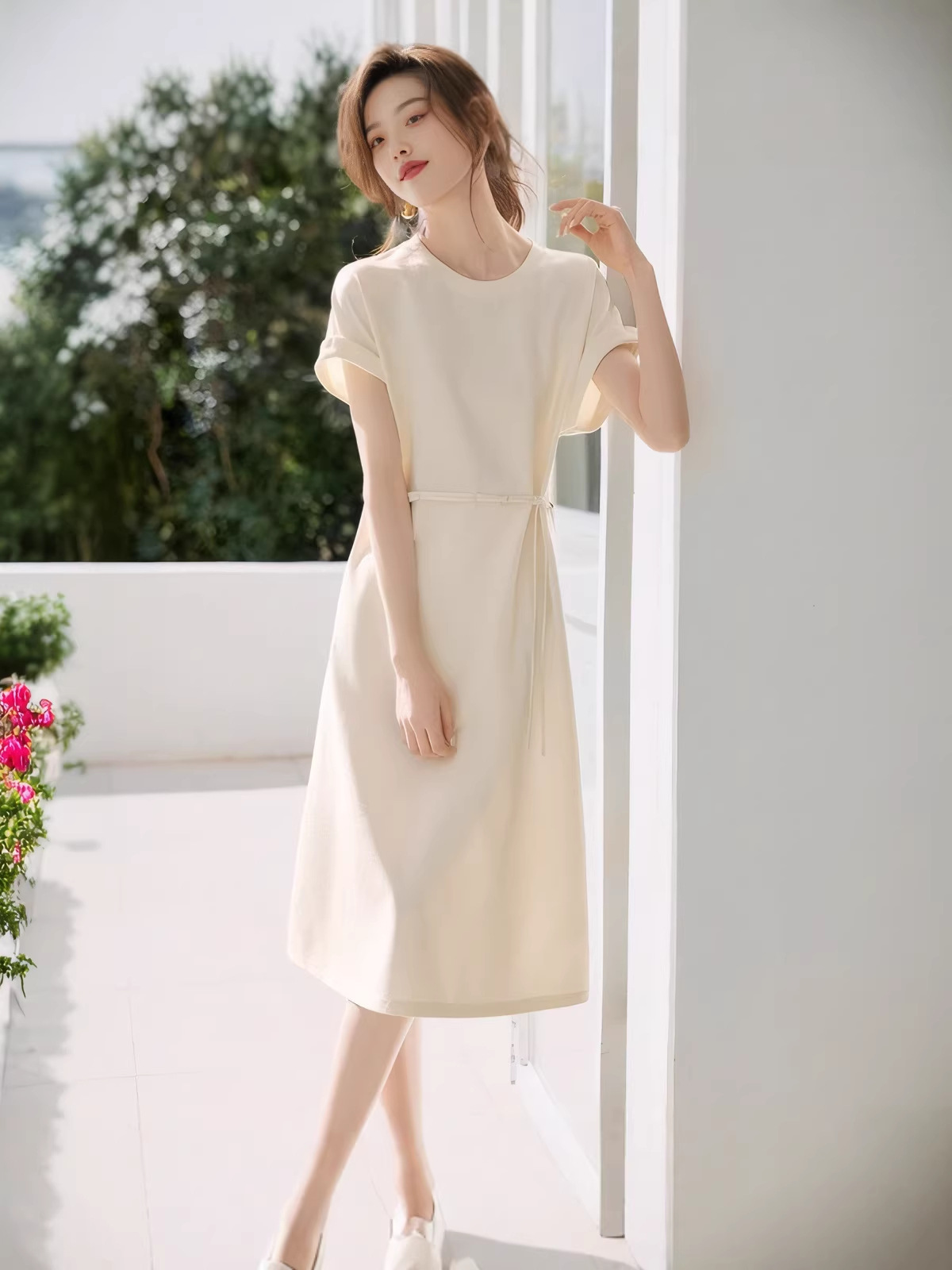 Váy ngắn tay cổ chữ V thắt eo dáng suông mùa xuân hè — màu mơ