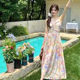 法式复古油画碎花挂脖吊带连衣裙女夏季度假风气质露背收腰长裙子