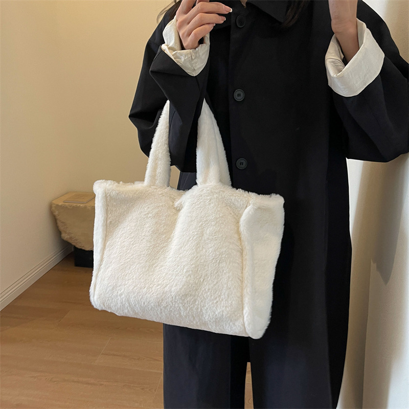 ぬいぐるみバッグ女性の毛毛バッグは、バッグの大容量の毛がふわふわしている2023秋冬の新しいファッションバッグです|undefined