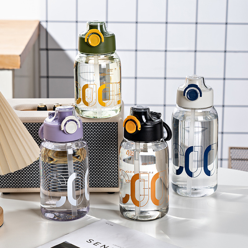 Taza de plástico taza de cubo deportivo de verano acondicionamiento al aire libre hervidor de agua creativo taza de espacio taza de agua roja de gran capacidad