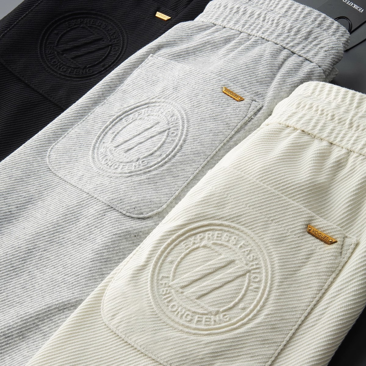 Pantaloni tuta uomo in cotone gamba dritta con ricamo_voghion.com