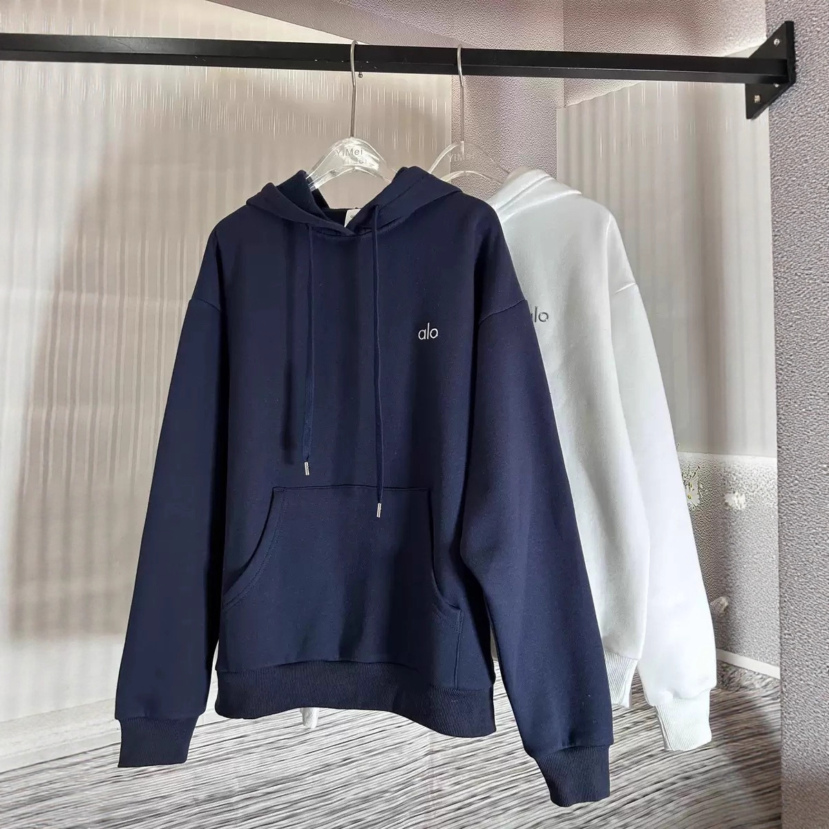 alo 连帽卫衣 亲肤加薄绒圆领连帽时髦百搭显瘦卫衣