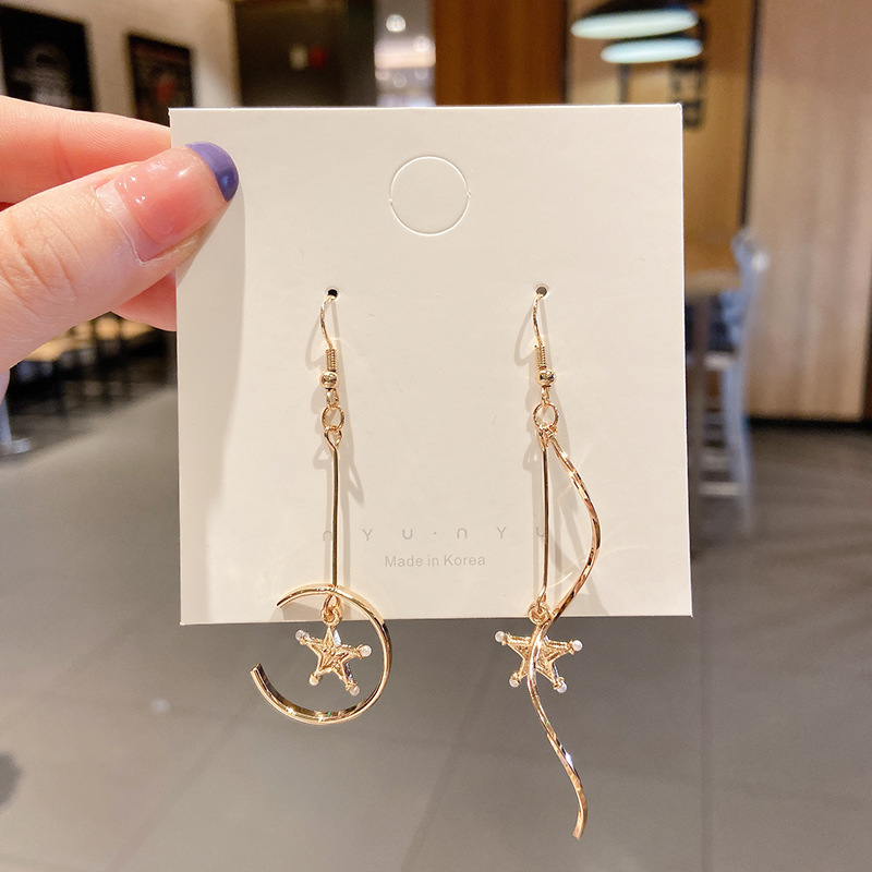 Luz de lujo de alto nivel nicho de diseño femenino sensación de aretes de bordilla temperamento perla asimetría joyería perla al por mayor
