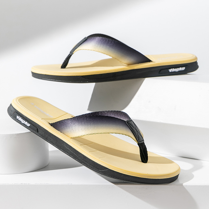 2024 Nuevo estilo coreano Chanclas de verano resistente al desgaste antideslizante zapatos de playa de los hombres Moda Red Chanclas de los hombres