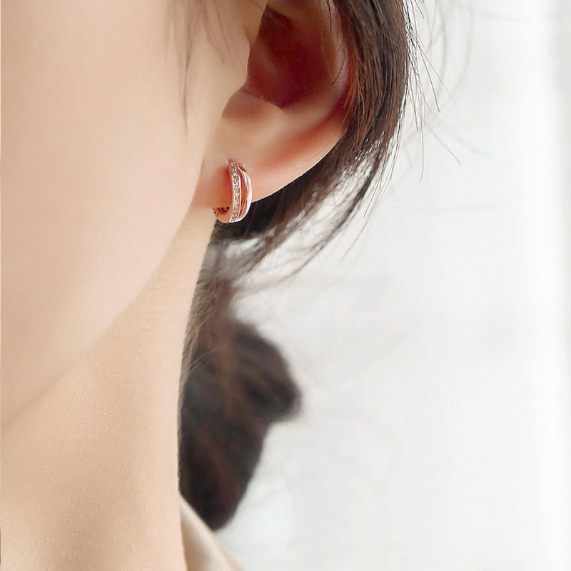 Estilo coreano S925 aguja de plata personalizada pendientes simples de las mujeres de moda retro micro incrustaciones de circón brillante pendientes de hebilla de oreja pendientes de moda