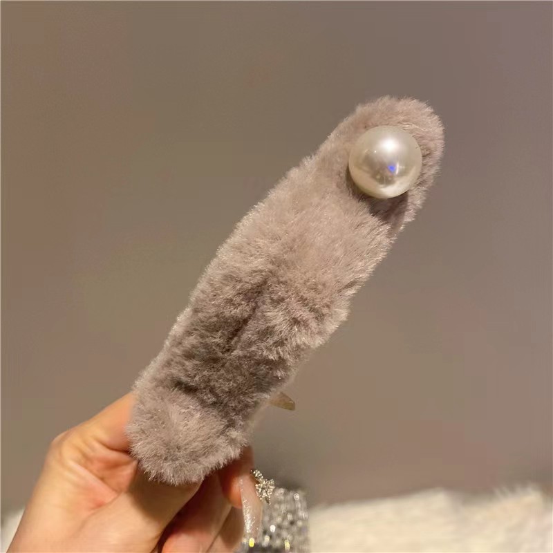 Maillard pearl plush duck bill clip Internet celebrity lazy back of head hair clip autumn and winter hairpin_voghion.com