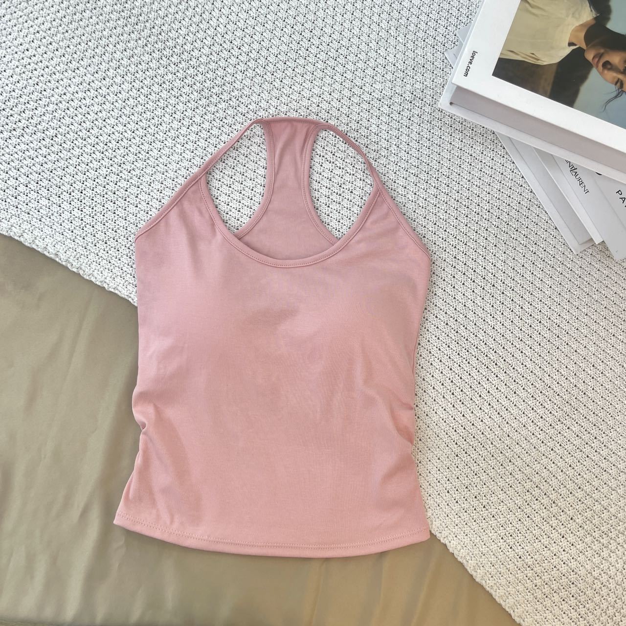 Nuevo estilo americano de espalda dulce y picante hermoso estilo de Hong Kong pequeño cinturón con cojín de pecho base dentro con chaleco de verano para colgar la chaqueta de cuello