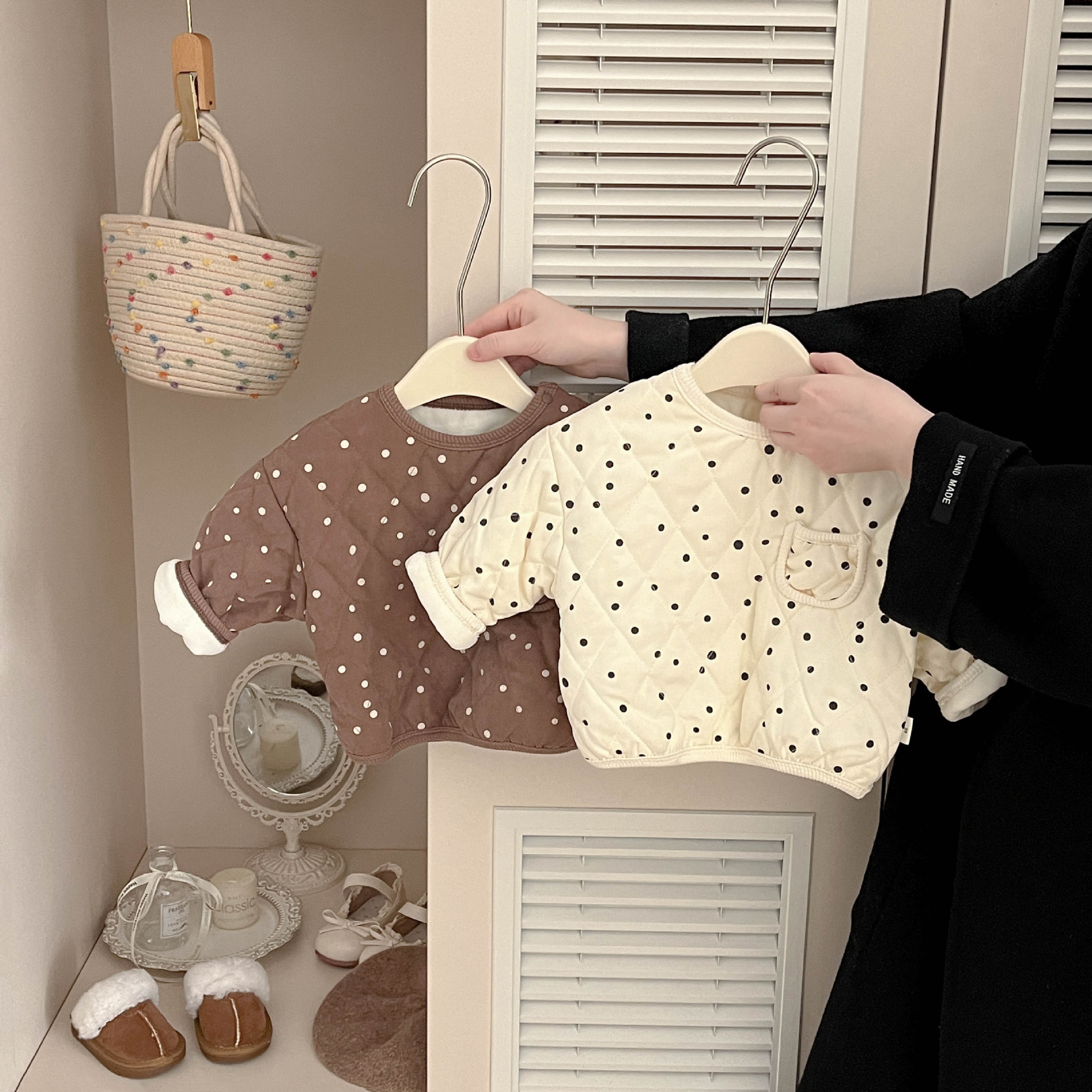 Niñas coreanas de invierno con suéter de terciopelo nuevo bebé punto de onda de aire extranjero grueso chaqueta ropa caliente para bebé