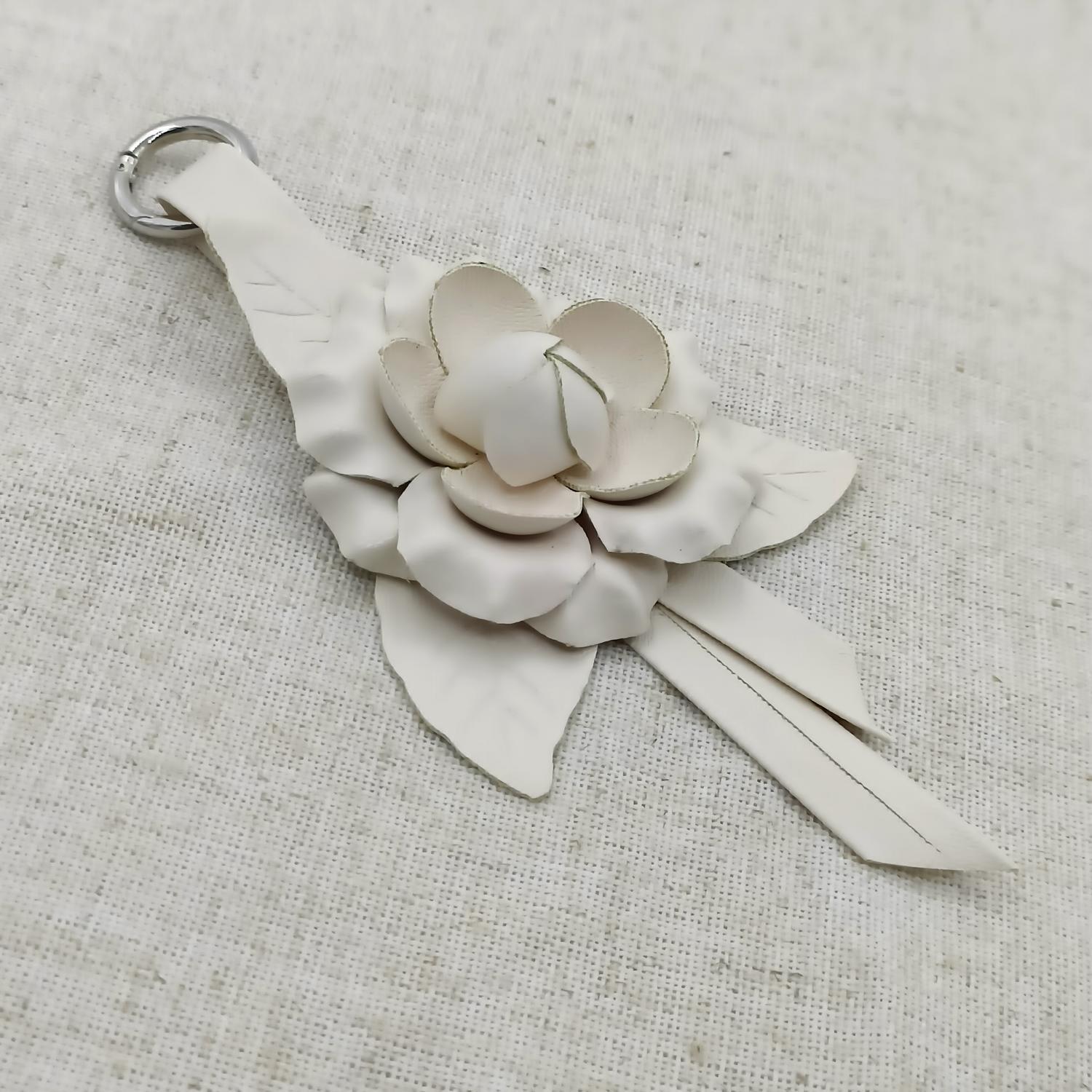 KC250303-8.5x17.5五瓣皮花钥匙扣-IMG20