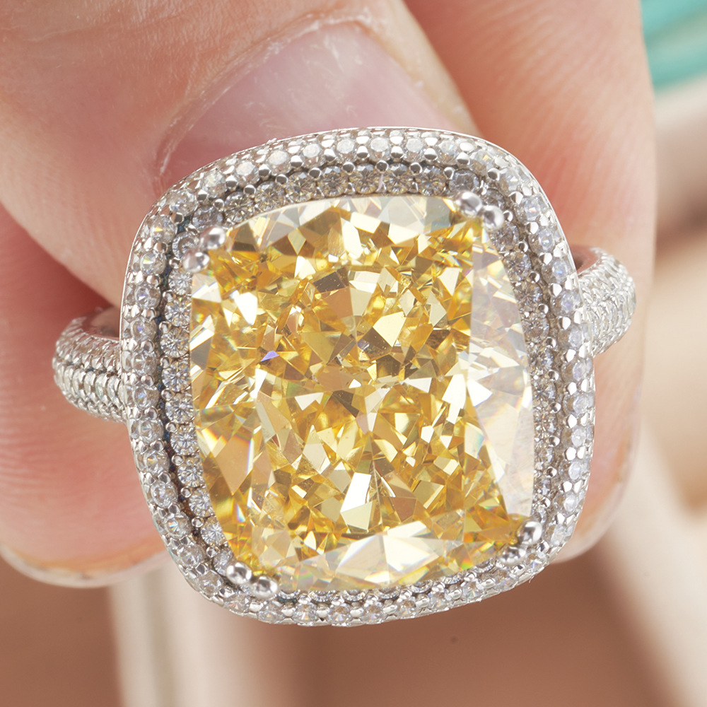 Almohada de corte amarillo anillo de diamantes de alto carbono anillo femenino super flash amarillo diamante anillo femenino pequeño libro rojo transmisión en vivo venta caliente