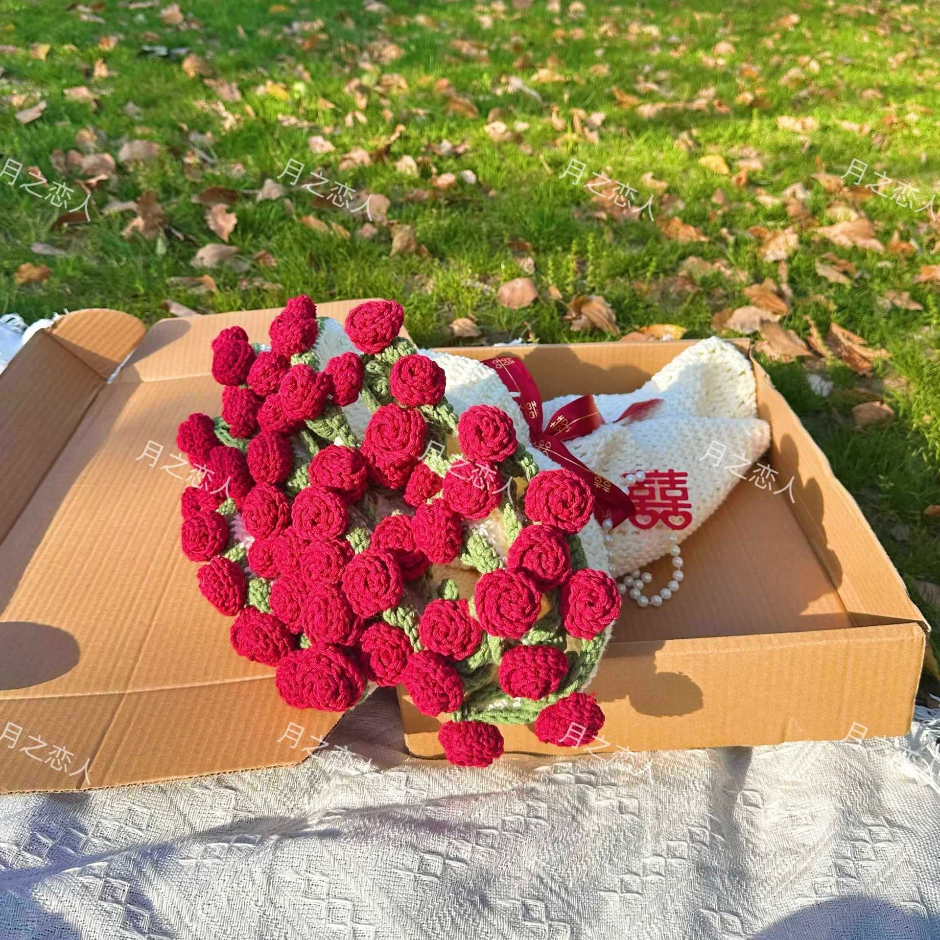 ?手工玫瑰花束毯子情人节成品铃兰花束毛毯母亲节结婚毛线钩织礼