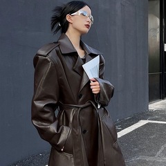 重工の皮の服の中の長いタイプの欧米のギャルのデザイン感の風の服のコートの女性のpu皮は膝のコートの潮を越えます。