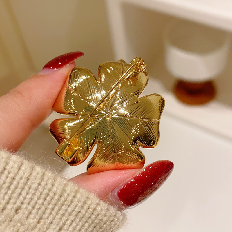 Camellia Brooch with a High-End, Luxurious Feel, Super Beautiful Enamel-Painted Floral Design, Anti-Exposure Pin for Women