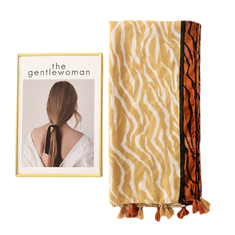 Estilo europeo y americano algodón y lino sienten bufanda de seda de moda frontera amarilla patrón animal impreso bufanda de viaje fotografía chal decorativo