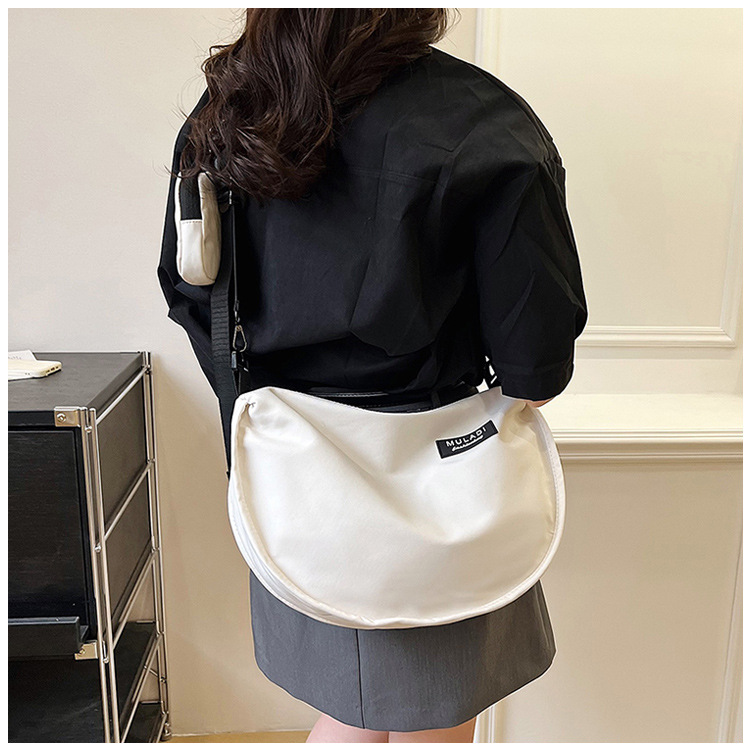 Femmes Moyen Nylon Couleur Unie De Base Fermeture Éclair Ensembles De Sacs display picture 9