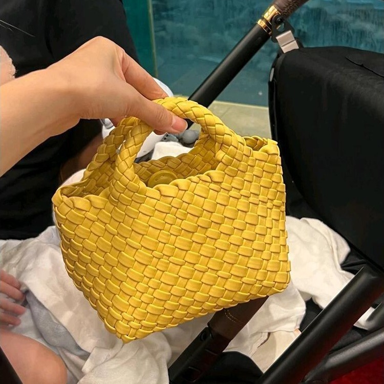 Women's Bag 2025 New Woven Bag Mini Bag Women's Fashion Portable Shoulder Crossbody Bag Chain Bag Bucket Bag