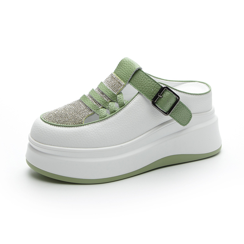 Media zapatilla de diamante de agua de Baotou con suela gruesa para mujeres en verano con 2024 nueva moda y sandalias de cuero casual verde