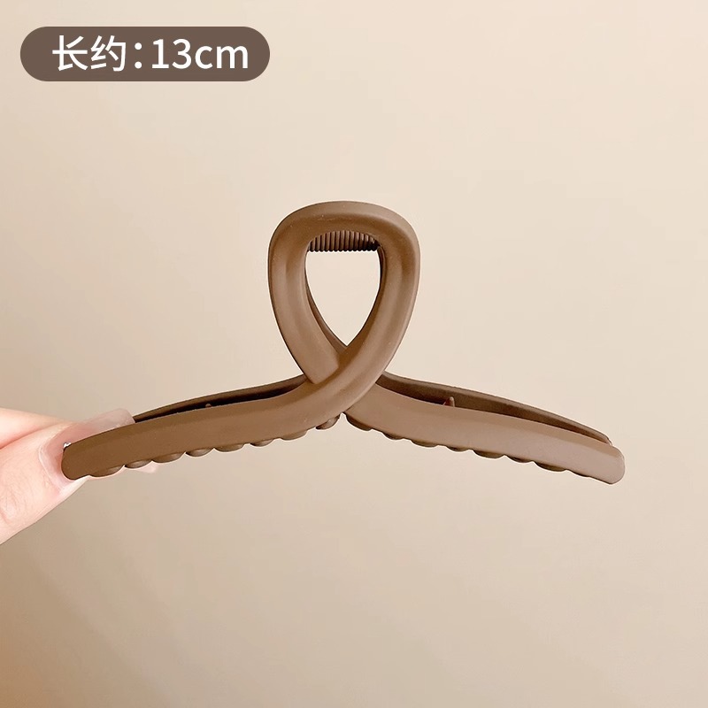 Clip de agarre grande de color café para mujer 2025 nuevo agarre de cabello de alta calidad en la parte posterior de la cabeza horquilla clip de tiburón clip de otoño e invierno tocado