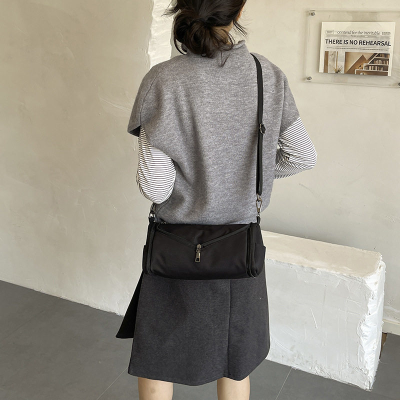 Túi đeo chéo nữ cỡ lớn thiết kế tối giản phong cách Hàn Quốc, chất liệu nylon nhẹ, nhiều ngăn tiện dụng — Cây trumpet xanh, Hồng Trumpet, Màu cà phê Trumpet, Trumpet xanh đậm chi tiết 26
