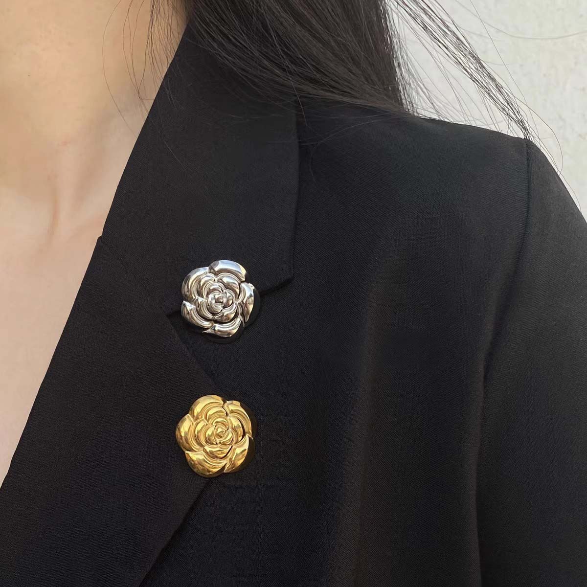 Hochwertige, minimalistische Kamelien-Anstecknadel aus Metall im coolen Stil für Damen und Herren, luxuriöse florale Anstecknadel für Anzüge_voghion.com