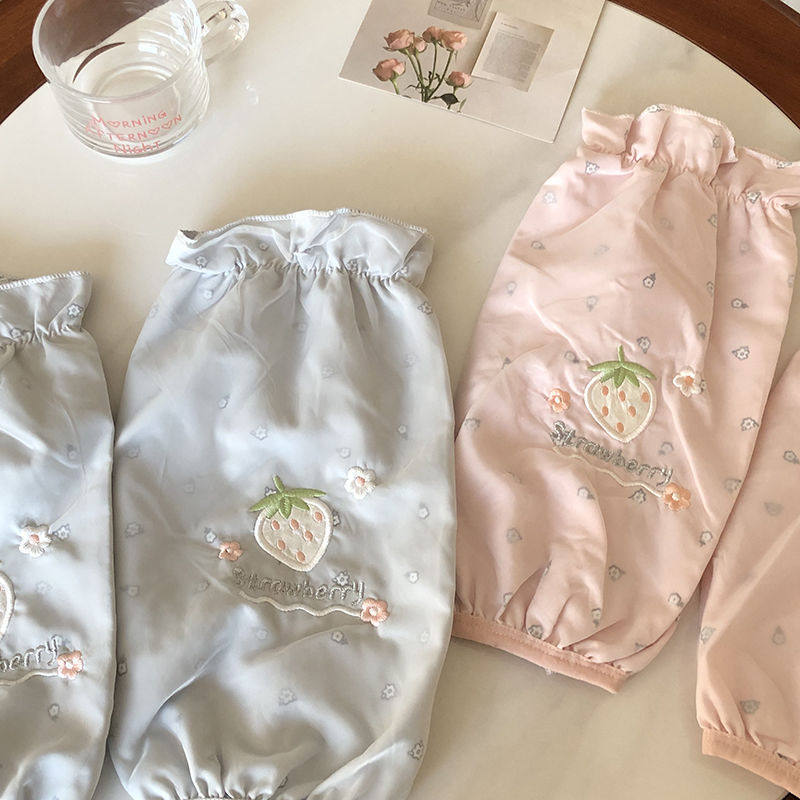 Original Cute Strawberry Sleeve Covers, Waterproof and Oil Splash-Proof, Kitchen Cooking Lace Edge Sleeve Protectors Original Cute Strawberry Sleeve Covers, Waterproof and Oil Splash-Proof, Kitchen Cooking Lace Edge Sleeve Protectors