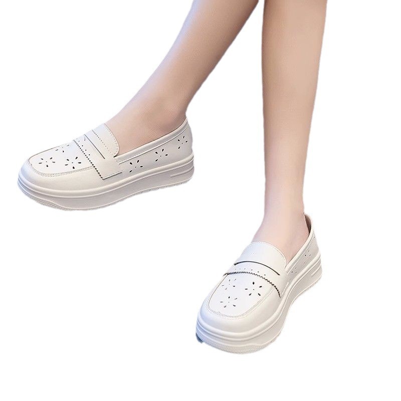 Zapatos de enfermería de mujer con suela suave transpirable, anti-deslizante, pies no cansados, sandalias de verano con suela gruesa y agujero, zapatos blancos especiales para atención médica.