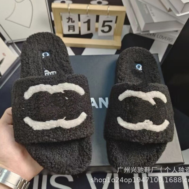 Chanel 2025 Fur Slippers for Women, Autumn and Winter Outdoor Wear, Lamb Wool Flat-Soled Cotton Slippers, Home Casual Wear Chanel 2025 Fur Slippers for Women, Autumn and Winter Outdoor Wear, Lamb Wool Flat-Soled Cotton Slippers, Home Casual Wear