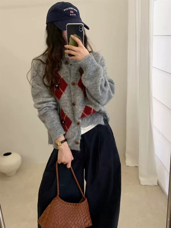 复古菱格绣花圆领毛衣外套女2025秋冬新款宽松慵懒风软糯针织开衫|undefined