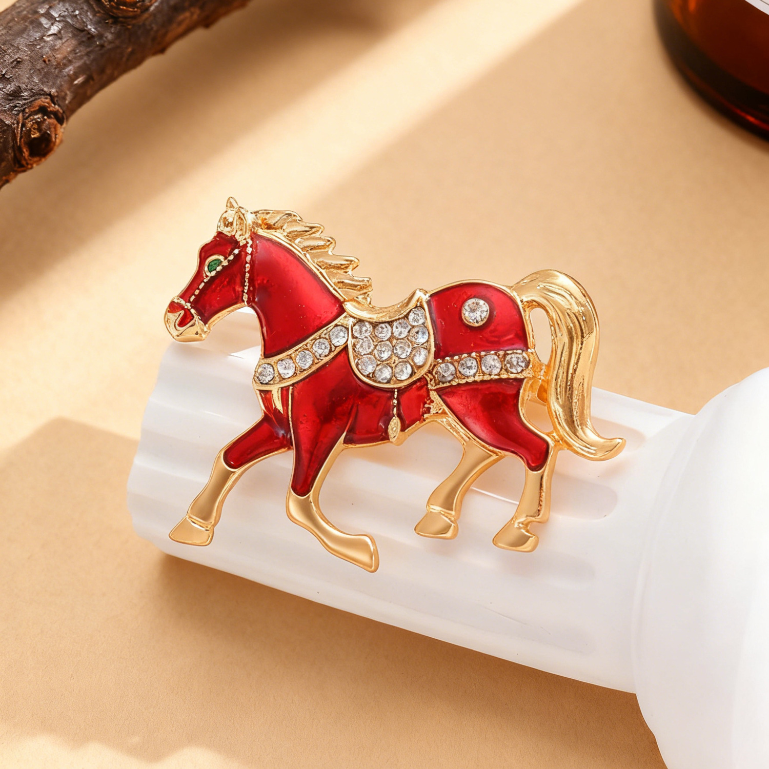 Broche de luxe pour femme, accessoire de mode haut de gamme, ornée d'une goutte d'huile de cheval du zodiaque et de diamants, pour homme._voghion.com
