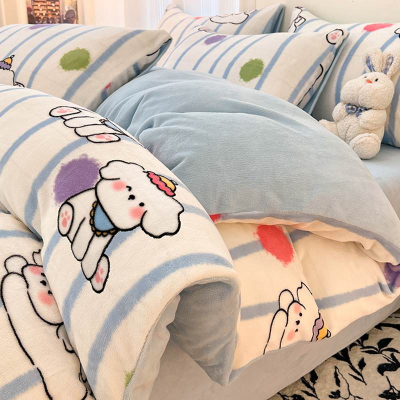 Juego de cama de lana de leche de invierno de cuatro piezas 2024 nueva sábana de lana de coral de dibujos animados engrosada más funda de edredón para niños de terciopelo