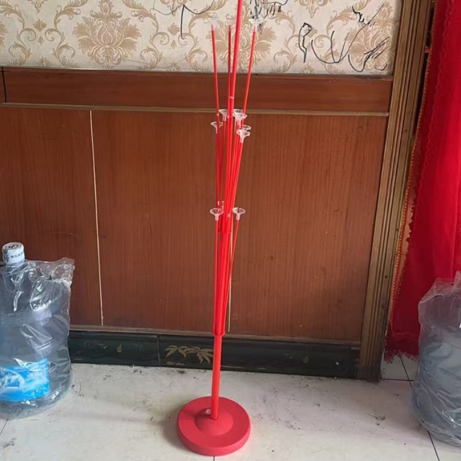 Красное двухслойное дерево из шаров 13 шаров красное без подставки.