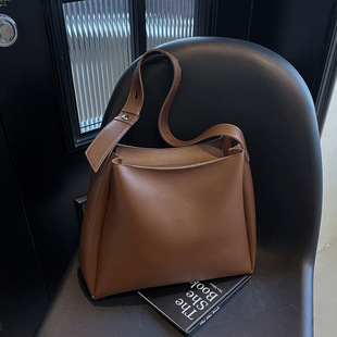 Crossbody Bag with Large Capacity, Single Shoulder Women's Bag, Casual Mother Bag, Large Bucket Bag, Two-Piece Cross-Border Tote, Simple