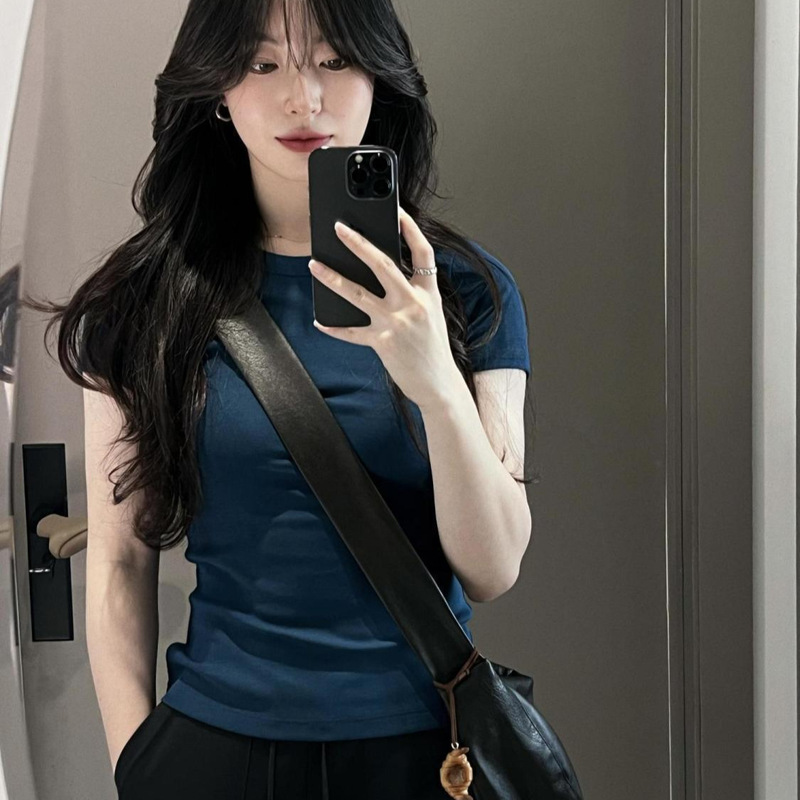 Popular High-End Solid Color Short-Sleeve T-Shirt for Women, Summer 2025, Slim Fit, Simple Casual Style, Commuter Top