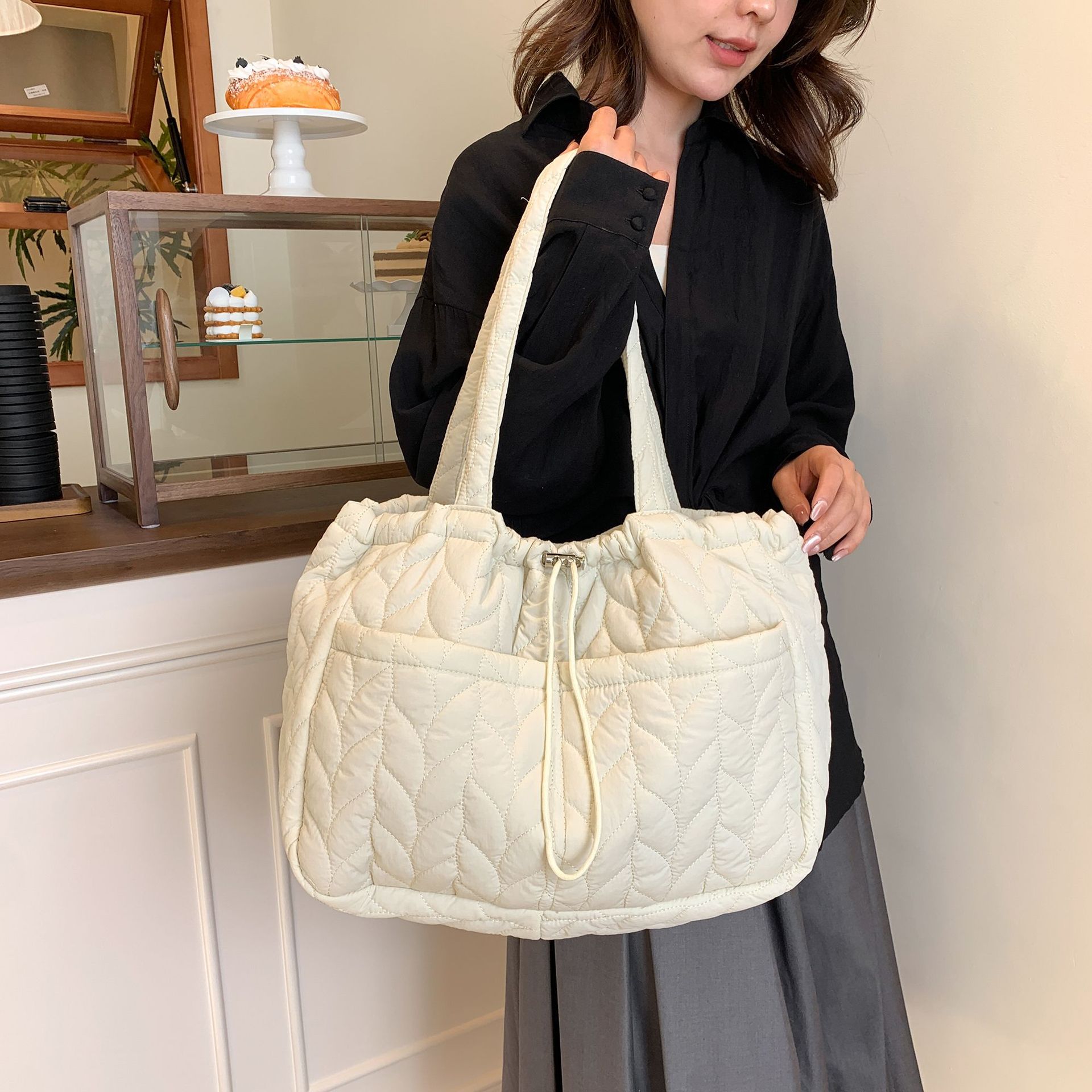 Women's Large Capacity Lightweight Pleated Nylon Underarm Bag, Casual Versatile Zipper Shoulder Bag For Commuting - Thumbnail 3