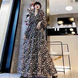 少妇长袖收腰新款裙新V领性感连衣裙开叉韩版战袍秋季碎花