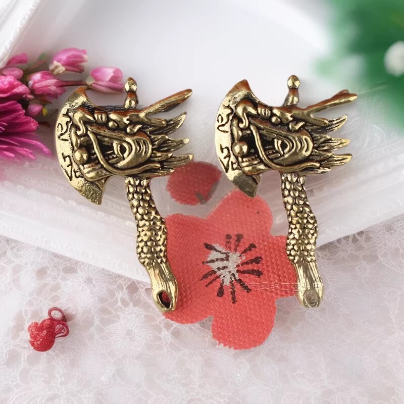 Vintage Pure Brass Dragon Head Axe Keychain Pendant Creative Lucky Axe Pendant Ornament Crafts Small Brass Wholesale Vintage Pure Brass Dragon Head Axe Keychain Pendant Creative Lucky Axe Pendant Ornament Crafts Small Brass Wholesale