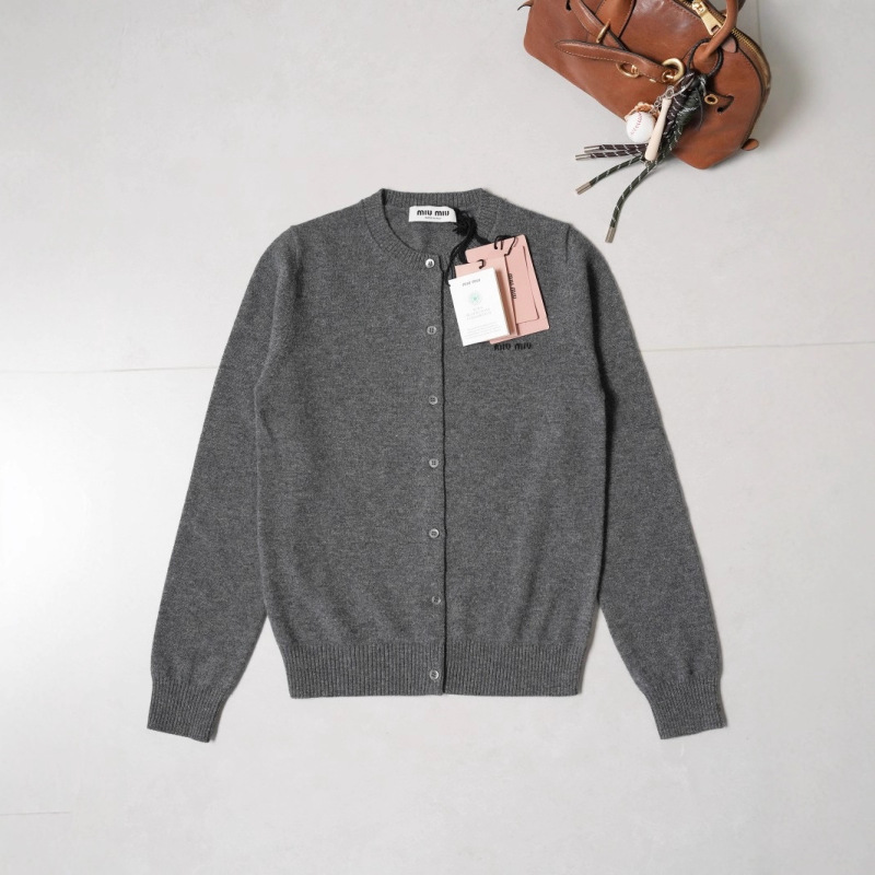 High Version Spring & Fall Miu Style Women's Round Neck Wool Cashmere Knitted Sweater Long-Sleeved Cardigan Miu Letter Jacket High Version Spring & Fall Miu Style Women's Round Neck Wool Cashmere Knitted Sweater Long-Sleeved Cardigan Miu Letter Jacket