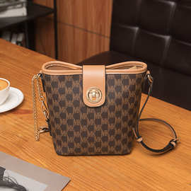 高级感复古老花水桶包时尚撞色女包锁扣菜篮子包斜挎手机零钱包批