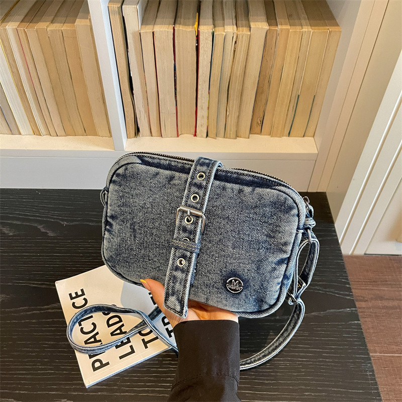 Cross-border niche design motorcycle bag, retro trendy hot girl underarm bag, fashionable versatile denim sweet and cool crossbody bag Cross-border niche design motorcycle bag, retro trendy hot girl underarm bag, fashionable versatile denim sweet and cool crossbody bag