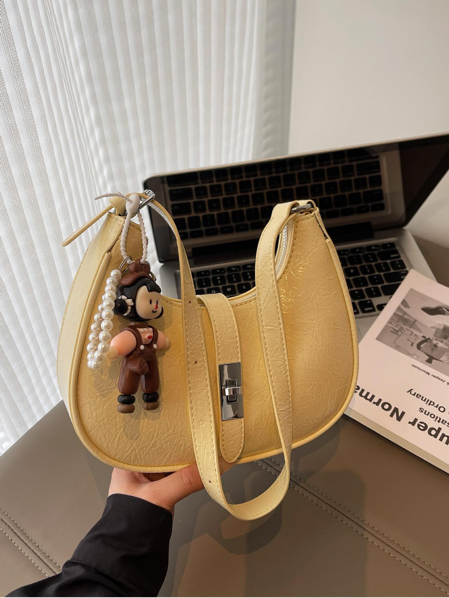 Bolsos de axila populares de verano para mujer 2025 nuevo bolso de hombro casual de todo fósforo bolso de media luna con patrón de agarre de mano de moda
