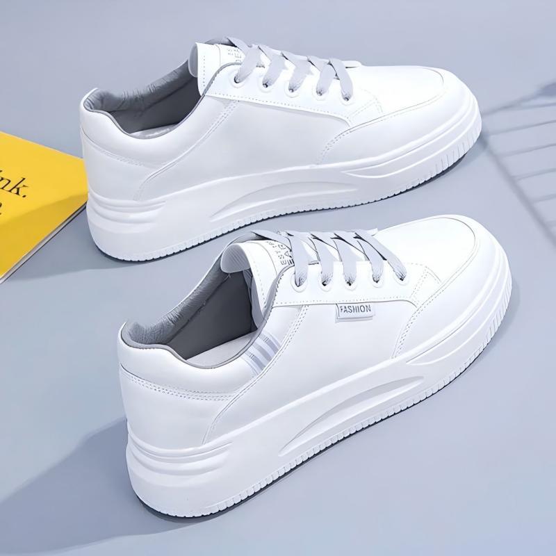 Comercio exterior al por mayor zapatos de skate para mujeres 2022 verano de goma suave de color sólido moda coreana zapatos deportivos casuales de mujer pequeños zapatos blancos