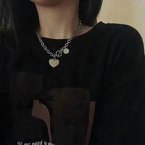 Layered Double Wearing Necklace for Women, Autumn and Winter, Unique High-End Style, Lightweight, Long-Sleeve Woolen Chain, Korean Version, Ins Lockchain